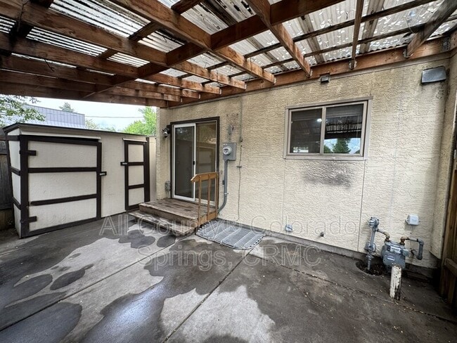Building Photo - 1138 Delaware Dr