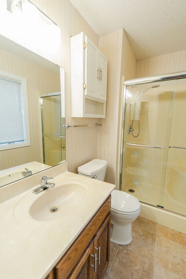 Building Photo - Up to a 2 year lease at this Beautiful 3 bed, 2 bath!!!!