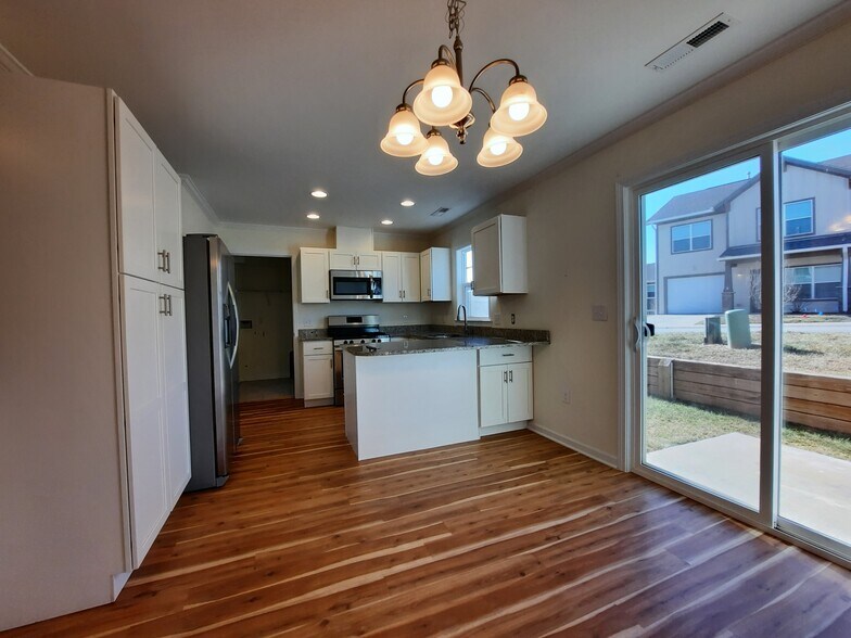Granite - 1025 Baldwin Commons Dr