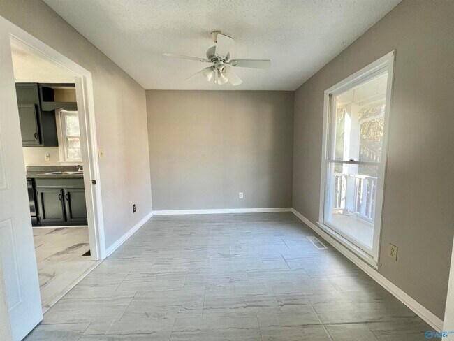 Building Photo - 704 Captiva Ct SE