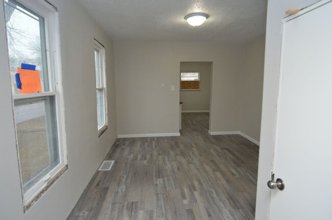 Building Photo - Fully remodeled 3 bedroom 2 bath near downtown and Greenway!