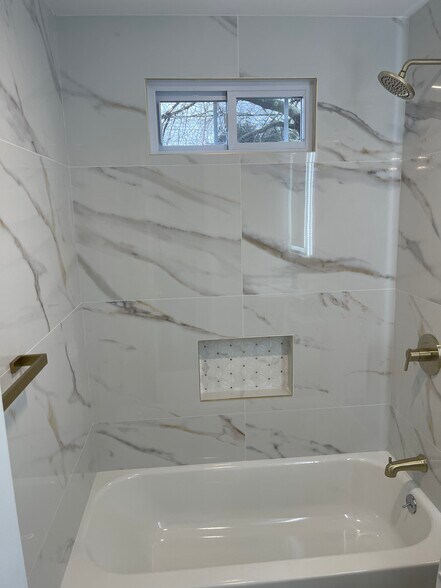 Building Photo - 174 Cedar Rd