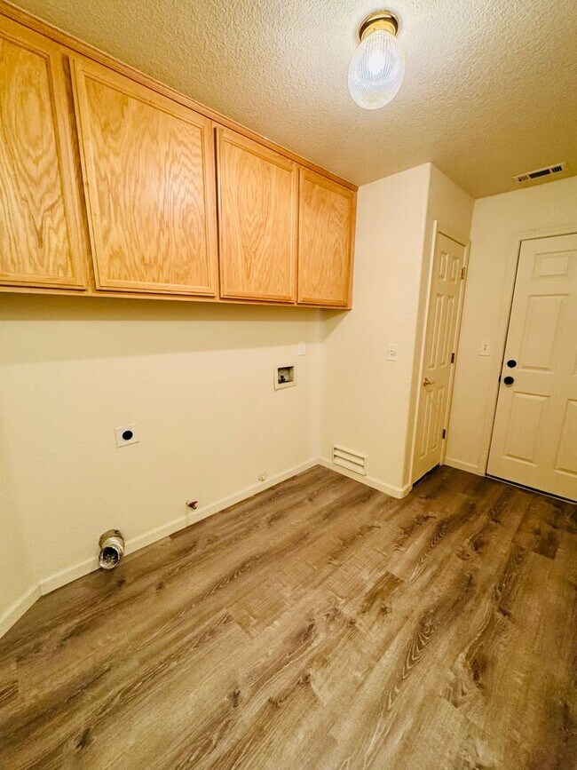 Building Photo - REDUCED!!! 4 Bedroom, 3 Bath Tri-Level Home with NEW UPGRADES!