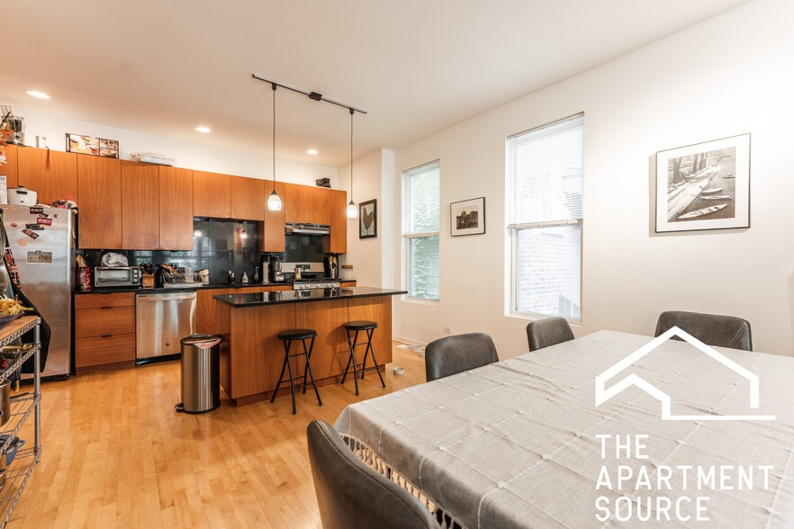 Building Photo - 1407 N Wicker Park Ave