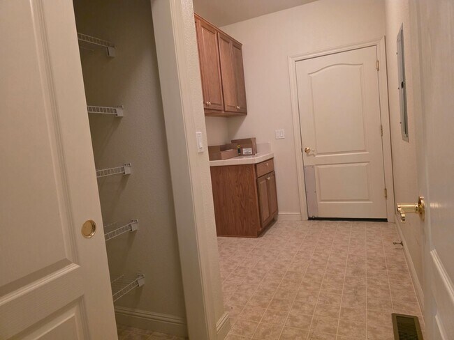 Building Photo - 1458 Cardiff Ct