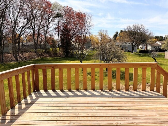 Building Photo - 37 Woodmont Dr