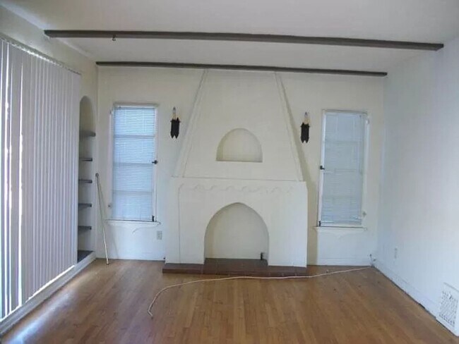 Building Photo - 204CO