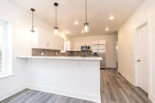 Building Photo - Beautiful 4 Bedroom Newly renovated home!
