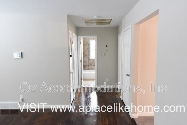 Building Photo - 1109 S Appleton Ave