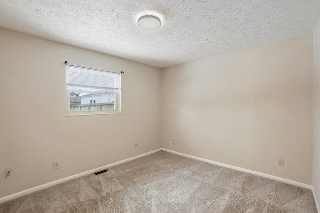 Building Photo - 3145 Dogwood Dr