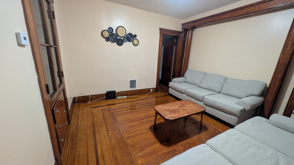 Building Photo - 122 Foster St