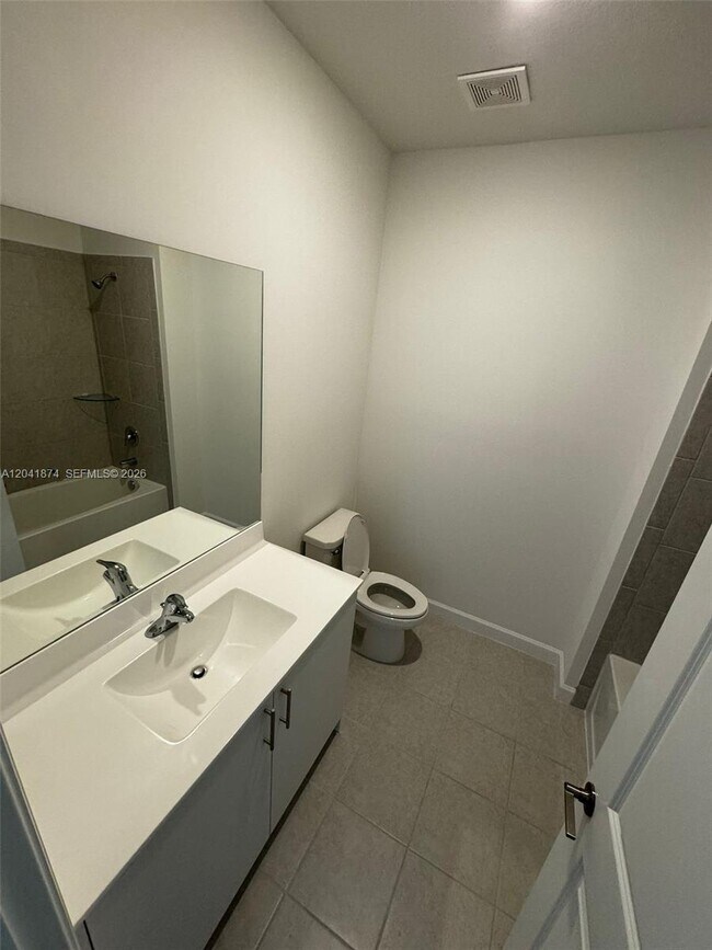 Building Photo - 285 SW 159th Ln