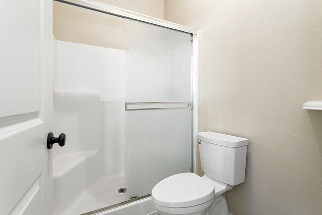 Building Photo - Excellent Condition Three Bedroom + Office, Fenced Backyard, Central AC