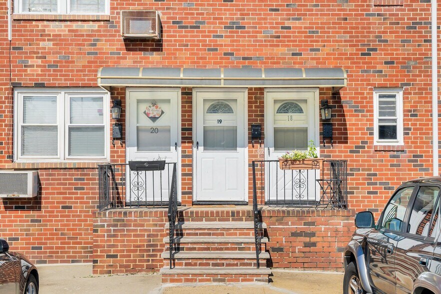 Building Photo - 1400 70th St