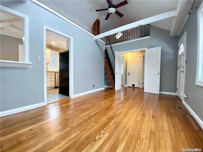 Building Photo - 39 W 7th St