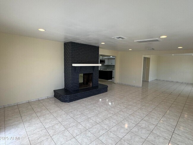 Building Photo - 5502 W Frier Dr