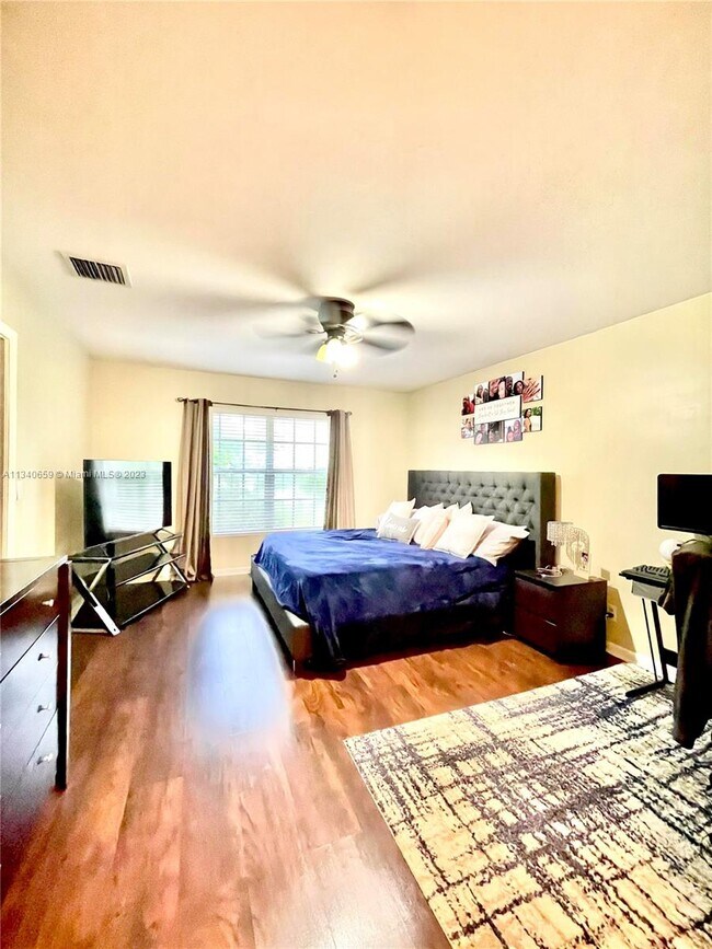 Building Photo - 1359 Avon Ln