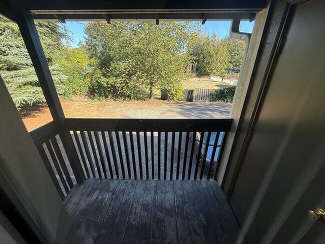 Building Photo - Very nice 2 bedroom 1 bath 4-plex unit in ...