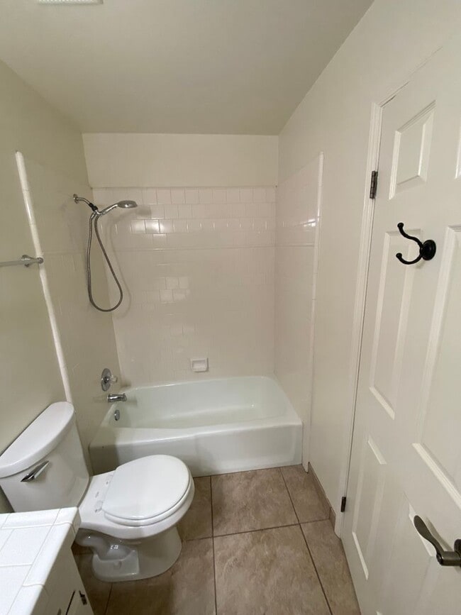 Building Photo - SW Visalia Home coming soon!