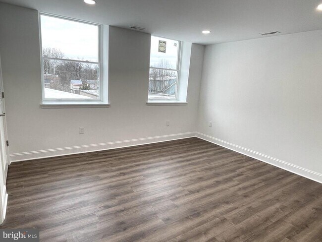 Building Photo - 26 S State St