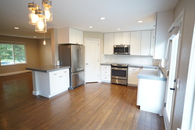 Building Photo - 381 Tynan Dr