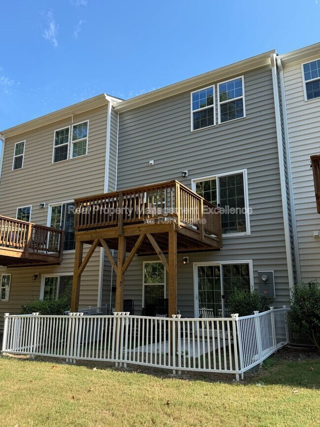 Building Photo - 6625 Pathfinder Wy