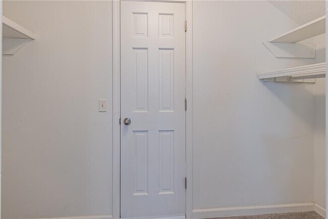 Building Photo - 4571 Huntridge Dr