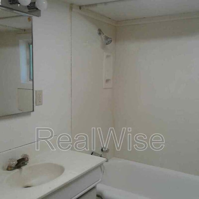 Building Photo - 1483 Fruitdale Dr