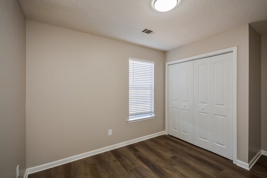 Building Photo - 608 Fieldcrest Dr