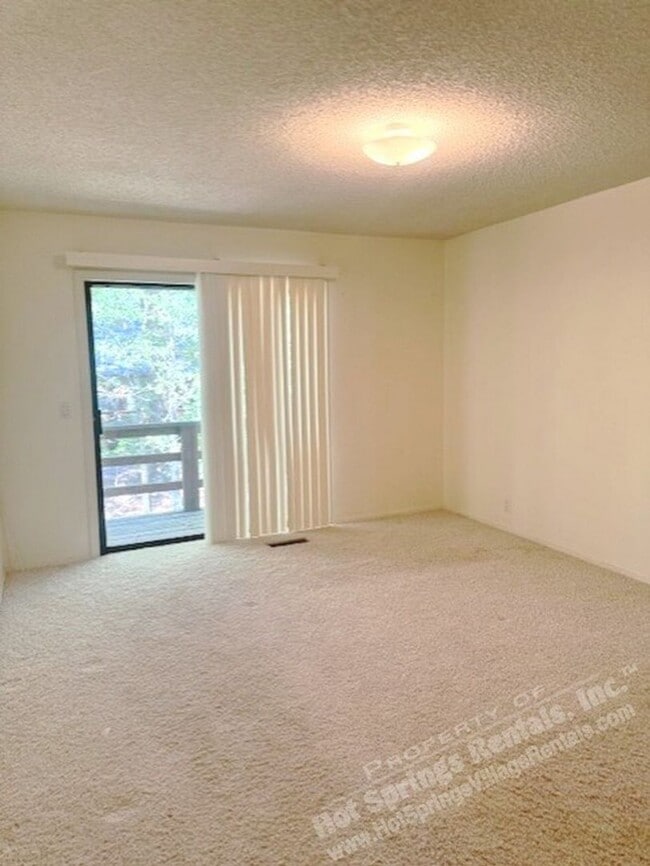 Building Photo - LaCoruna Courts | Townhome | Unfurnished