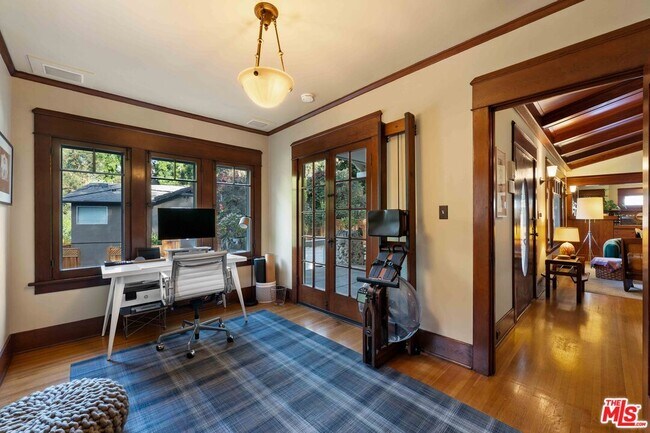 Building Photo - 8050 Jovenita Canyon Dr