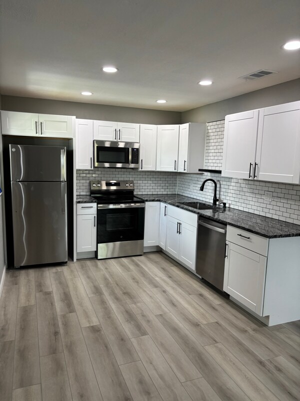 Building Photo - 460 Base Ave E