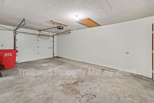 Building Photo - 410 NW Nottingham Ln