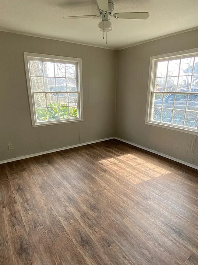 Building Photo - 3875 W Lynwood Dr