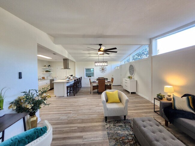 Building Photo - MOVE IN SPECIAL: HALF OFF first full month of rent!!!