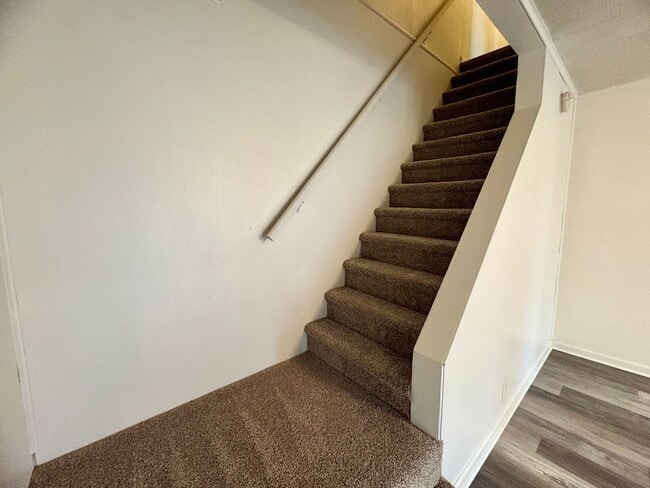 Building Photo - 3 Bedroom 1 Bathroom in Lebanon!