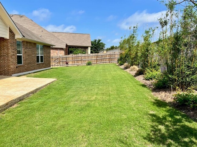 Building Photo - 8712 Vantage Point Dr