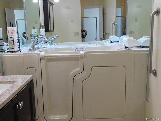 Building Photo - 729 Hewitt Ln