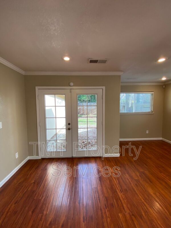 Building Photo - 10087 Emerald Grove Dr