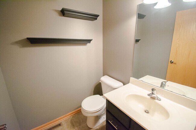 Building Photo - 3057 Venice Ln NW