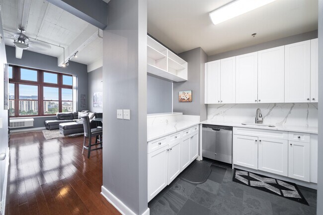 Primary Photo - 1500 Washington St