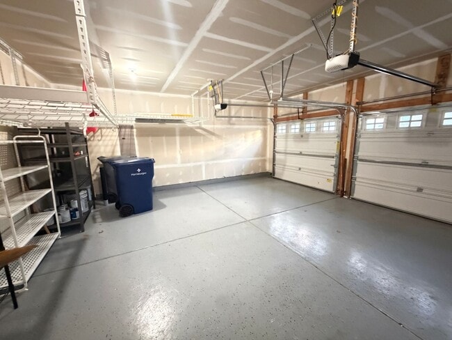 Building Photo - Expansive 5-Bedroom, 3-Story Home in Desirable Harrisburg Neighborhood