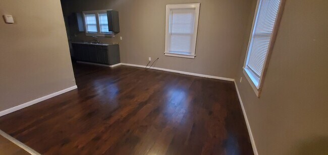 Building Photo - Section 8 Accepted 2 Bedroom Brick Home