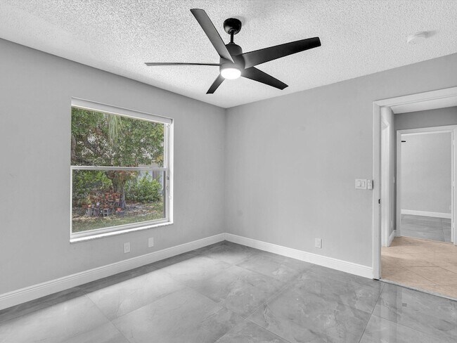 Building Photo - 10434 NW 6th Ct