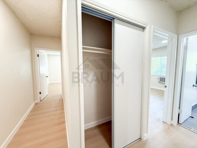 Building Photo - 13115 Oxnard St