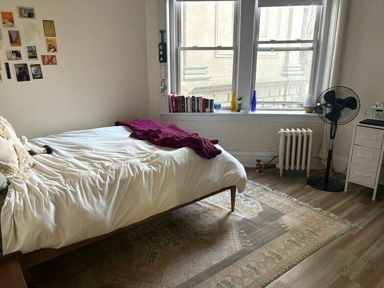 Building Photo - 54 Egmont St