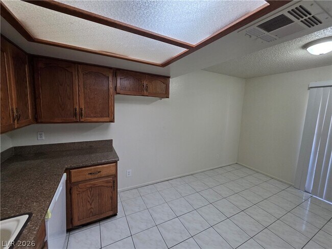 Building Photo - 6671 W Tropicana Ave