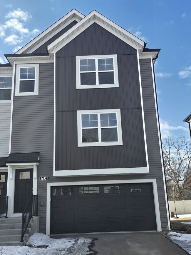 Building Photo - 8652 Kenyon Ct NE