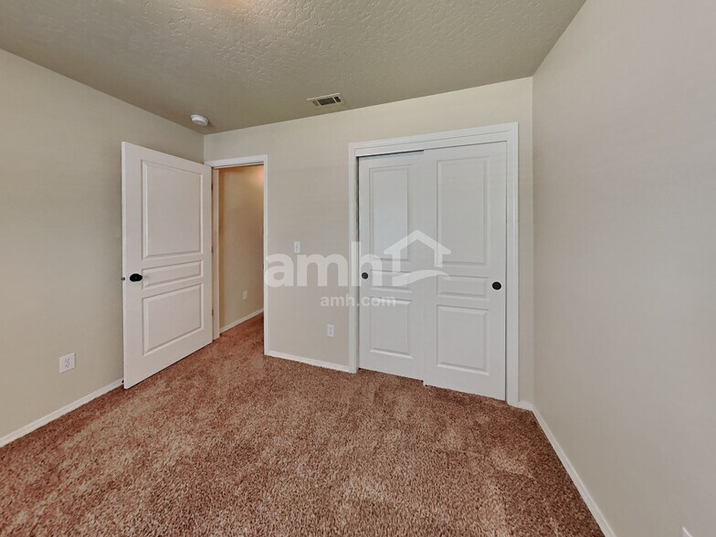 Building Photo - 3720 Bismark Ave