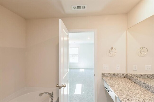 Building Photo - 610 Mackenzie Cv